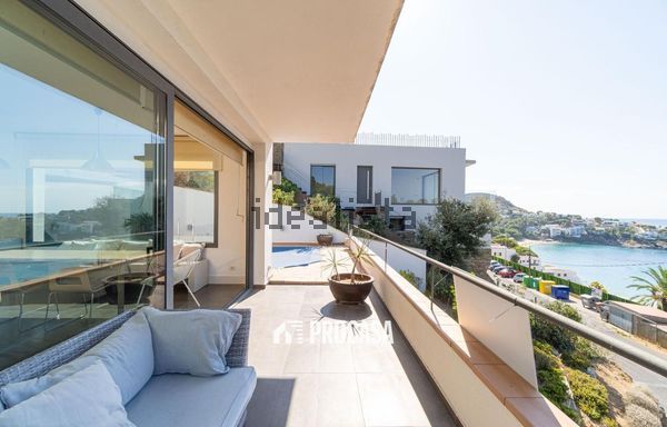 3-bedroom freehold villa in Roses — photo 1 of 5