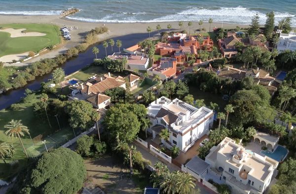 7-bedroom freehold villa in Marbella — photo 2 of 5