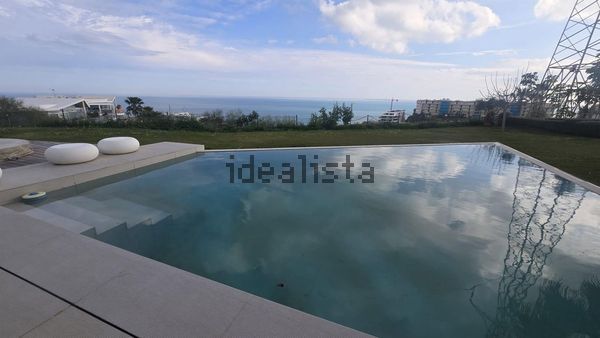 4-bedroom freehold villa in Benalmádena — photo 1 of 5