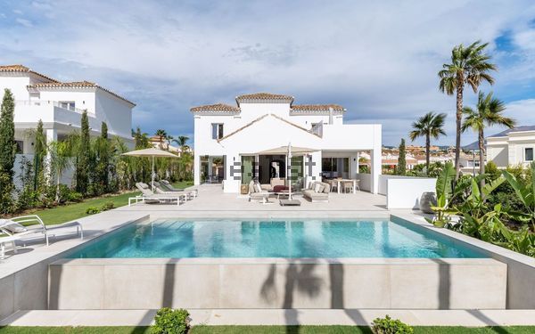4-bedroom freehold villa in Casares — photo 4 of 5