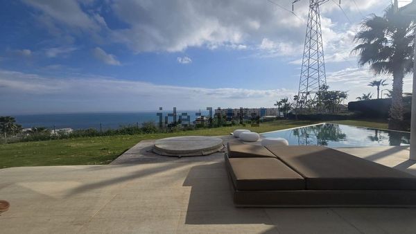 4-bedroom freehold villa in Benalmádena — photo 2 of 5