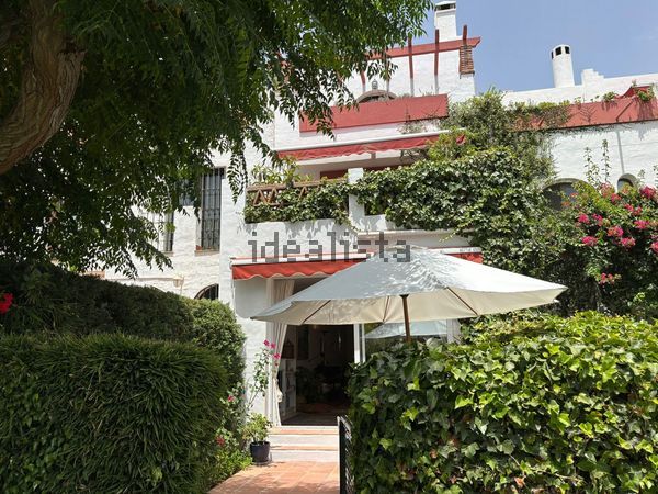 3-bedroom freehold villa in Estepona — photo 1 of 5
