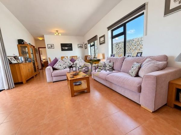 4-bedroom freehold villa in Yaiza — photo 2 of 5