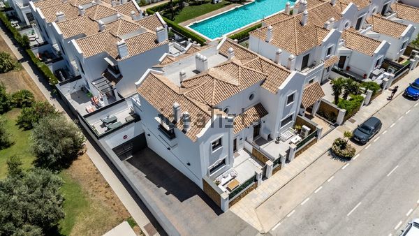 4-bedroom freehold villa in Mijas — photo 2 of 5