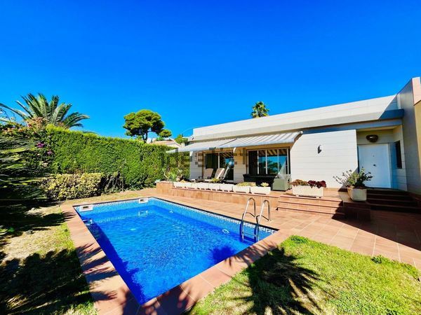 4-bedroom freehold villa in Lloret de Mar — photo 1 of 5
