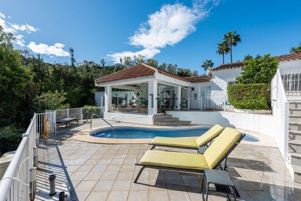4-bedroom freehold villa in Benahavís — photo 1 of 5