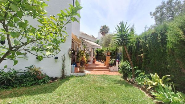 3-bedroom freehold villa in Estepona — photo 2 of 5
