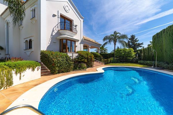 Detached house in Nueva Atalaya, Estepona — image 3
