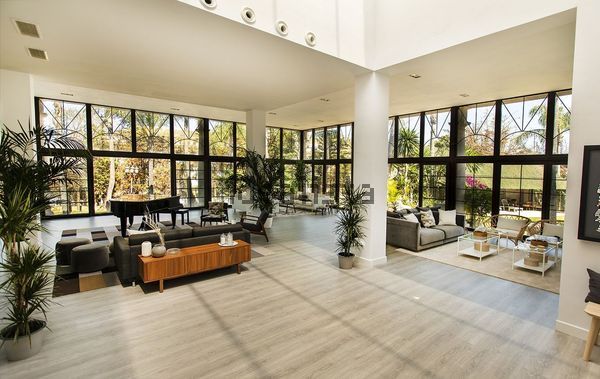 10-bedroom freehold villa in Marbella — photo 2 of 5