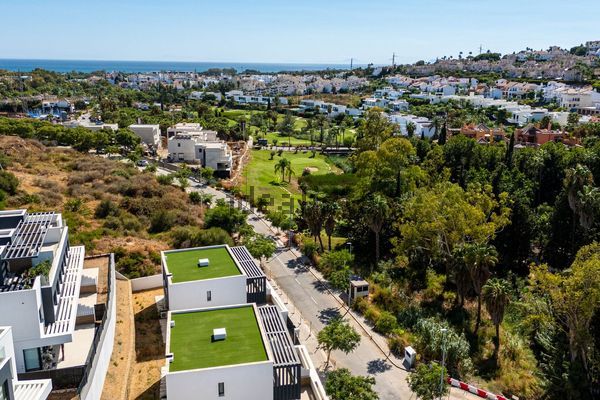 Semi-detached house in Calle del Diamante, Nueva Atalaya, Estepona — image 3