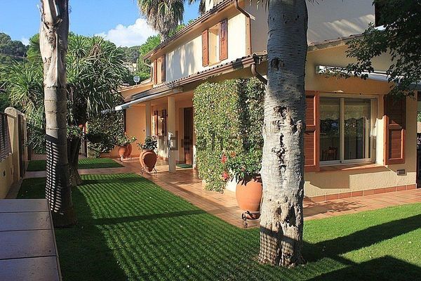 4-bedroom freehold villa in Blanes — photo 2 of 5