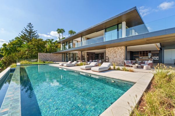 8-bedroom freehold villa in Benahavís — photo 2 of 5
