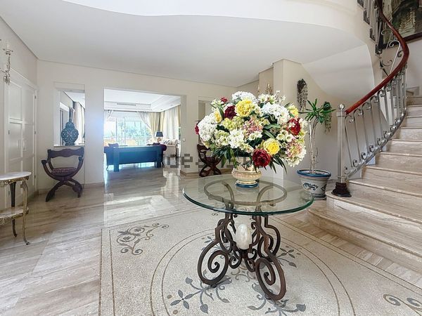 8-bedroom freehold villa in Estepona — photo 4 of 5