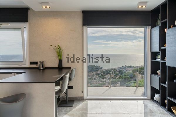 4-bedroom freehold villa in Lloret de Mar — photo 1 of 5