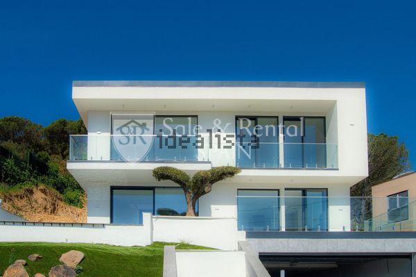 3-bedroom freehold villa in Lloret de Mar — photo 2 of 5