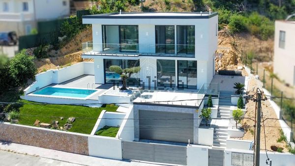 4-bedroom freehold villa in Lloret de Mar — photo 2 of 5