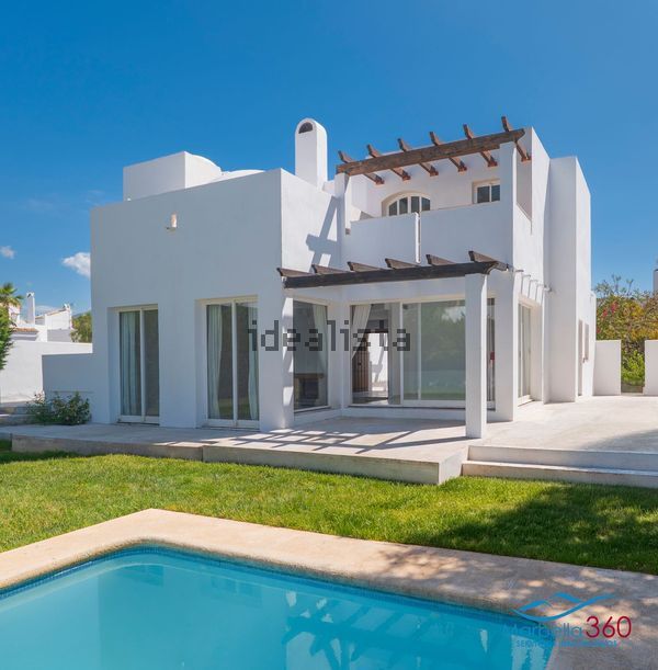 3-bedroom freehold villa in Marbella — photo 1 of 5