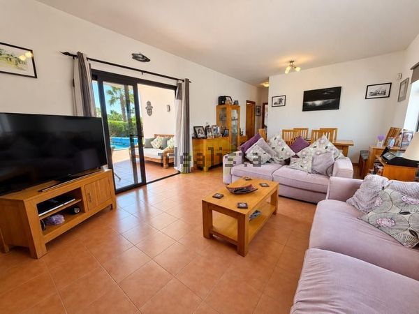 4-bedroom freehold villa in Yaiza — photo 5 of 5
