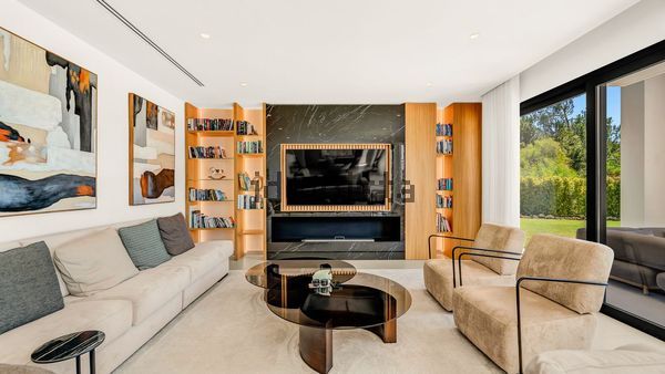 5-bedroom freehold villa in Marbella — photo 3 of 5