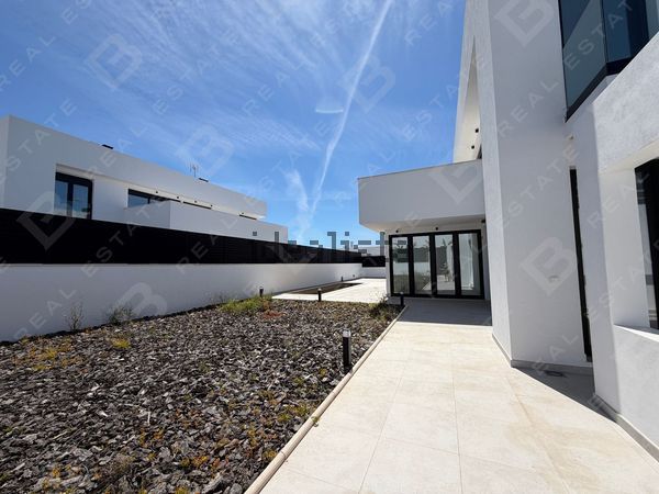 4-bedroom freehold villa in Ibiza — photo 5 of 5