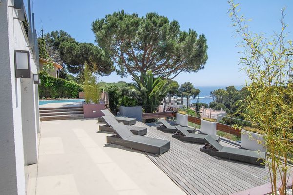 8-bedroom freehold villa in Blanes — photo 3 of 5