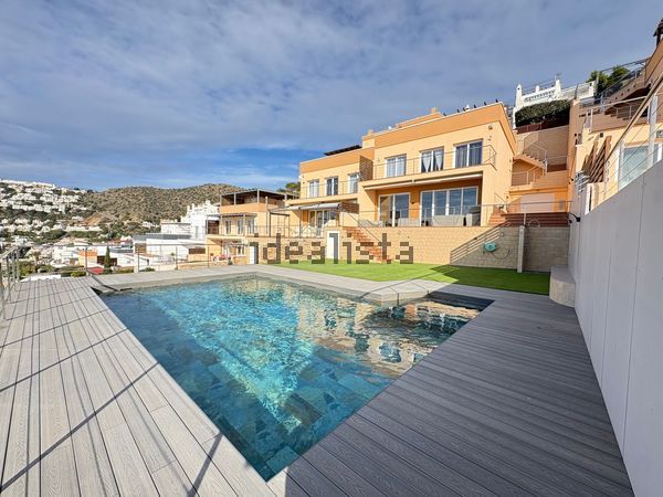 3-bedroom freehold villa in Roses — photo 1 of 5
