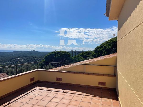 4-bedroom freehold villa in Lloret de Mar — photo 2 of 5