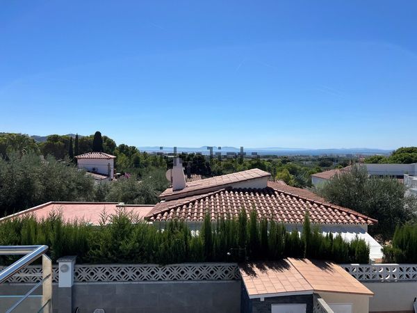 4-bedroom freehold villa in Roses — photo 2 of 5