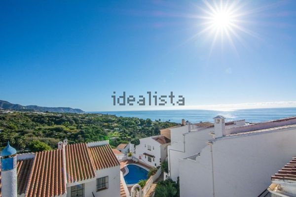 4-bedroom freehold villa in Nerja — photo 1 of 5