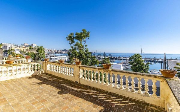 11-bedroom freehold villa in Palma — photo 1 of 5