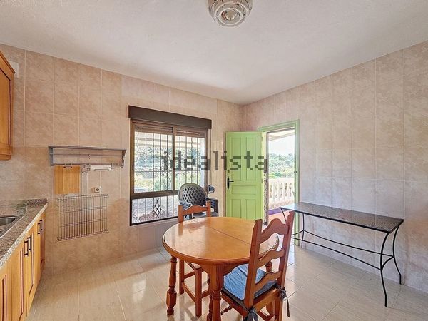 3-bedroom freehold villa in Estepona — photo 4 of 5
