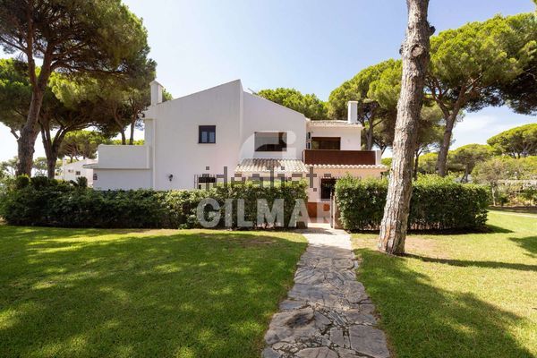 Terraced house in Avenida de la Playa, Atalaya-Isdabe, Estepona — image 3