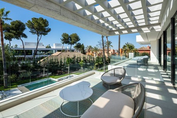 Detached house in Urbanización Atalaya Río Verde, La Dama de Noche-La Alzambra, Marbella — image 5