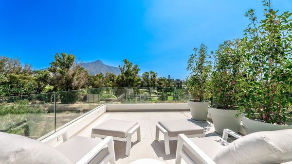 4-bedroom freehold villa in Marbella — photo 2 of 5
