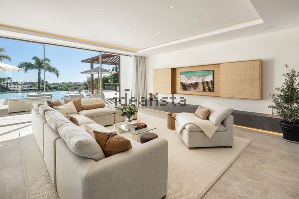 6-bedroom freehold villa in Marbella — photo 3 of 5