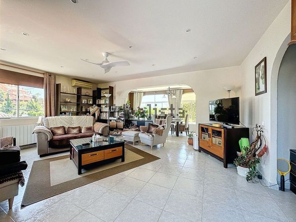 4-bedroom freehold villa in Marbella — photo 1 of 5