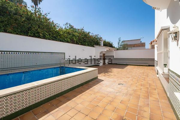4-bedroom freehold villa in Málaga — photo 2 of 5