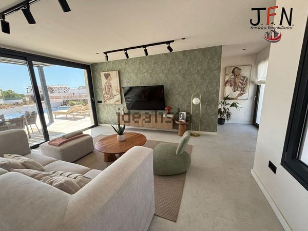 Detached house in Calle Pedro Mendez Fajardo, El Cotillo, La Oliva — image 4