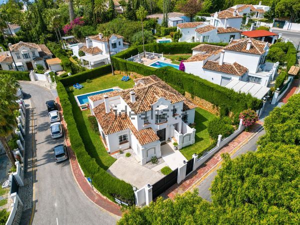 Detached house in Green Hills - Las Cumbres de Elviria, Marbella — image 5