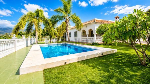 3-bedroom freehold villa in Estepona — photo 2 of 5