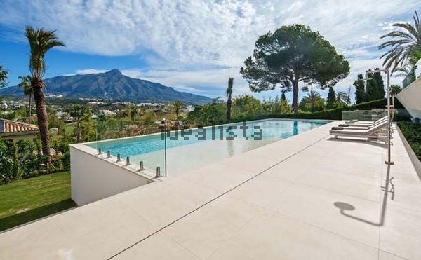 Detached house in Calle Giralda, 26, Las Brisas, Marbella — image 3