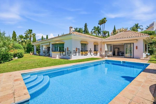2-bedroom freehold villa in Benahavís — photo 1 of 5