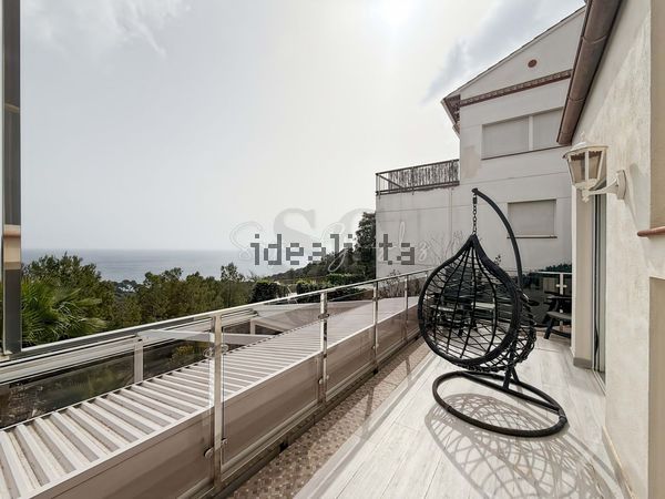 4-bedroom freehold villa in Lloret de Mar — photo 1 of 5