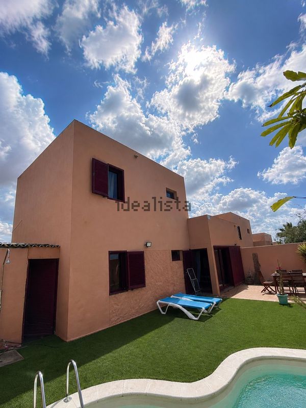 4-bedroom freehold villa in La Oliva — photo 2 of 5