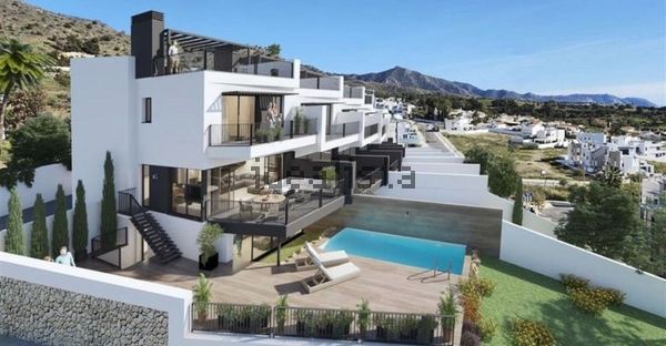 3-bedroom freehold villa in Nerja — photo 2 of 5