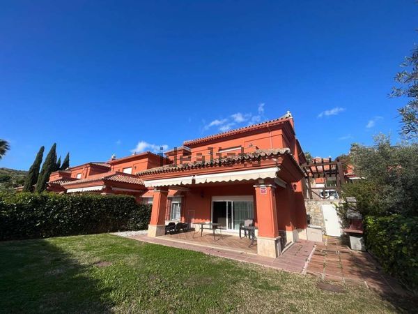 3-bedroom freehold villa in Marbella — photo 1 of 5