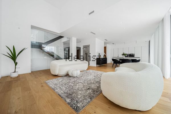 6-bedroom freehold villa in Marbella — photo 3 of 5