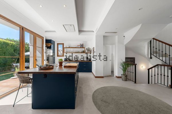 Detached house in Avenida de la Resina, La Concha-Resina Golf, Estepona — image 4