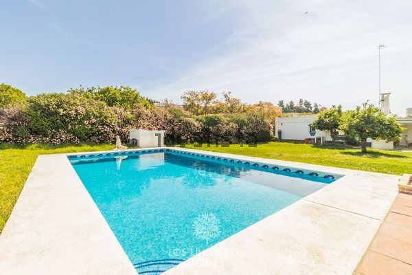 2-bedroom freehold villa in Estepona — photo 1 of 5