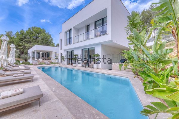 6-bedroom freehold villa in Palma — photo 1 of 5